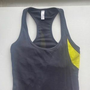 GapBodyFit - women’s tank with built in shelf bra XS